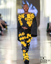 Load image into Gallery viewer, ZIPPERS/FLOWERS JEANS
